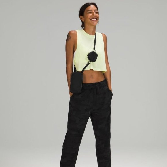 Lululemon Modular Phone Crossbody Bag in Black, BNWT - Picture 1 of 6